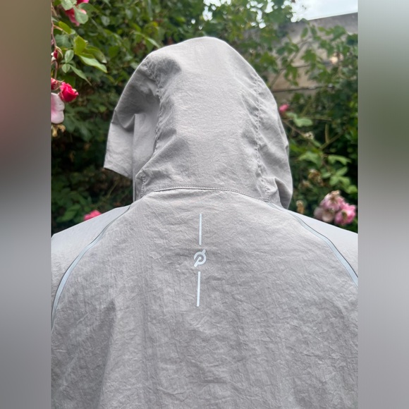 Peloton Crinkle Nylon 1/4 zip pullover beige tan size medium womens - Picture 2 of 8